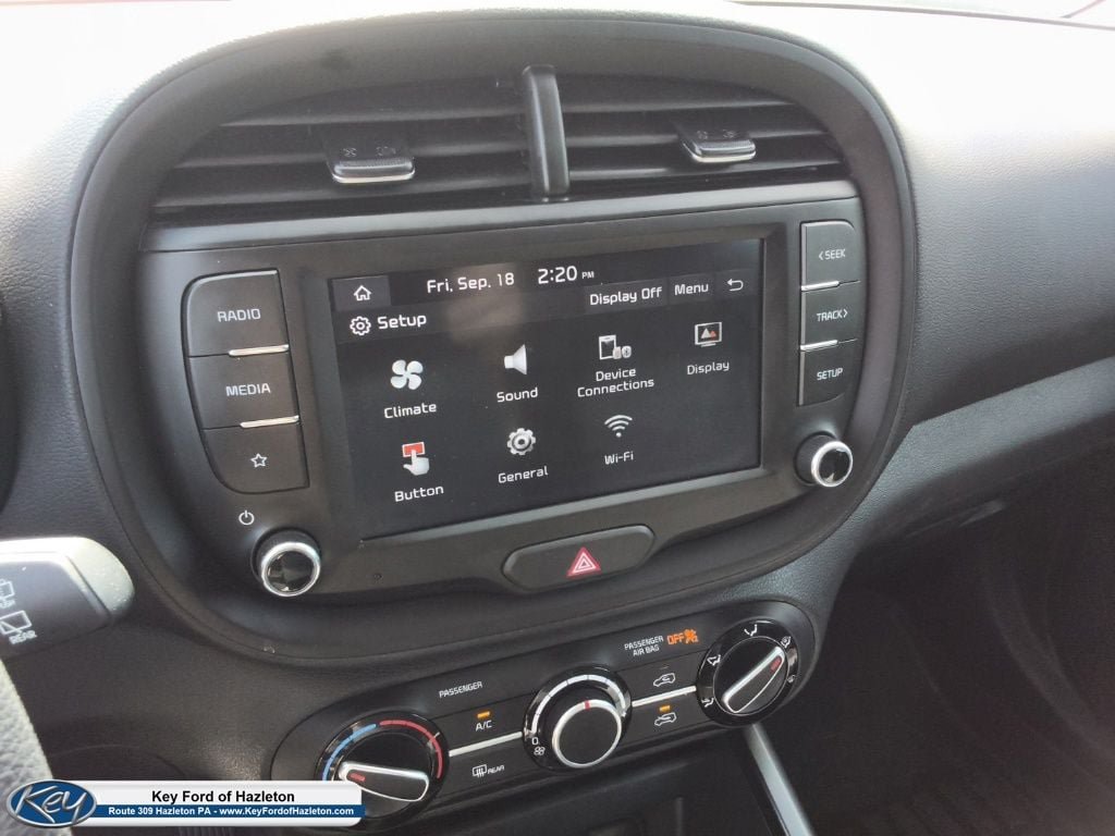 Used 2025 Kia Soul LX FWD image 33