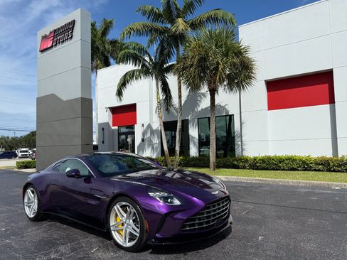 Used 2025 Aston Martin V8 Vantage Coupe RWD image 1