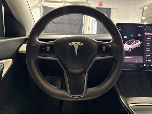 Used 2021 Tesla Model Y Long Range image 22