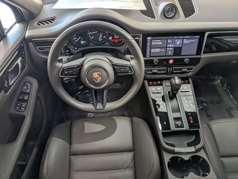 Used 2025 Porsche Macan image 6