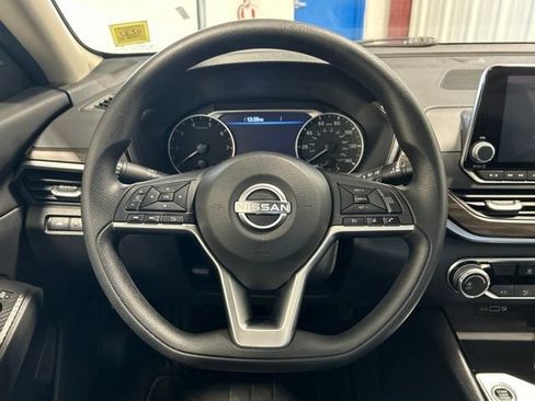 Used 2024 Nissan Altima 2.5 SV AWD/4WD image 15