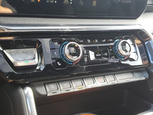 New 2025 GMC Sierra 2500 Denali w/ Denali Reserve Package image 21