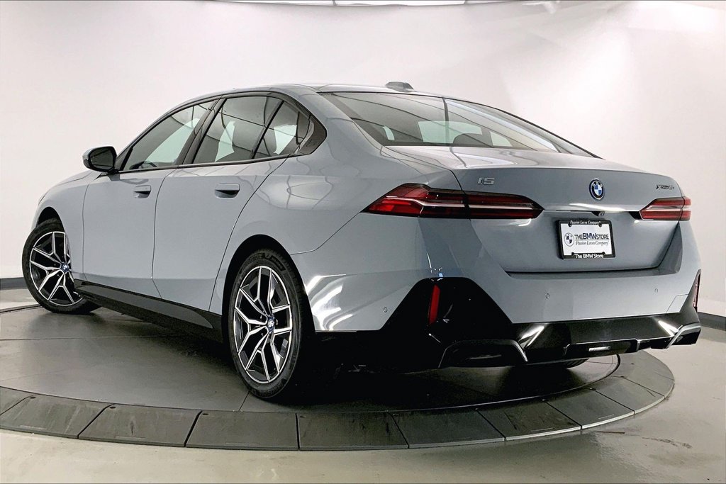 Used 2025 BMW i5 xDrive40 w/ M Sport Package AWD/4WD image 9