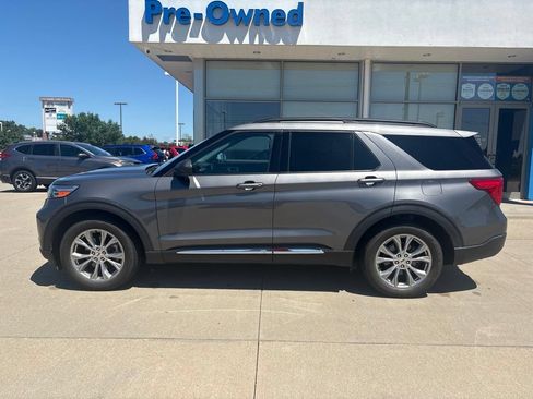 Used 2021 Ford Explorer XLT w/ Equipment Group 202A AWD/4WD image 8
