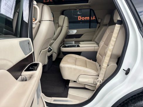 Used 2020 Lincoln Navigator Reserve w/ Luxury Package image 16