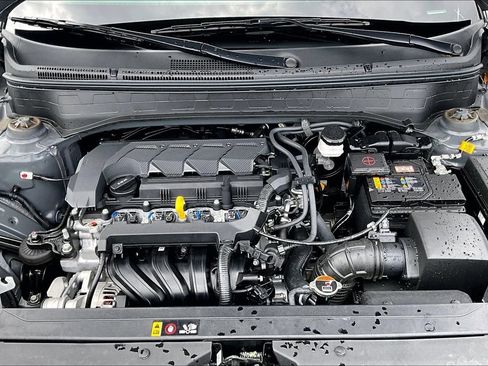 Used 2025 Hyundai Venue Limited FWD image 10