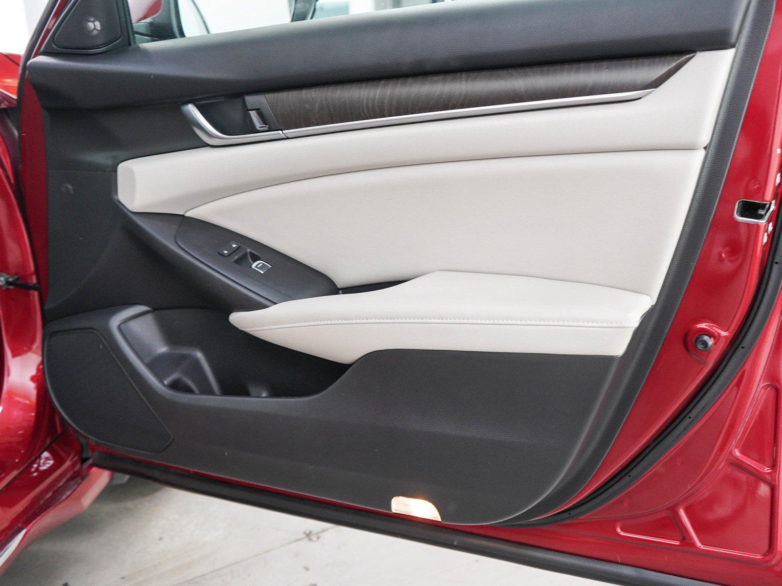 Used 2018 Honda Accord EX-L image 9