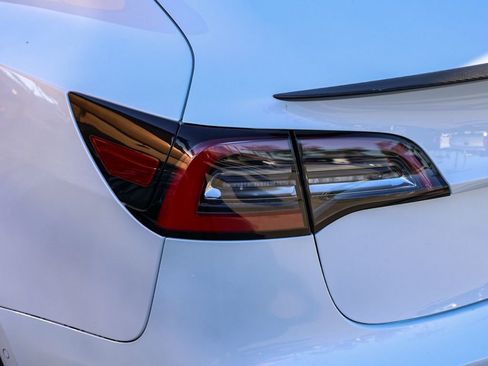 Used 2022 Tesla Model 3 Performance image 7