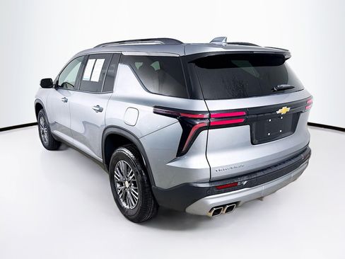Used 2025 Chevrolet Traverse LT FWD image 31