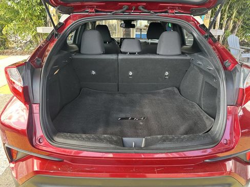 Used 2018 Toyota C-HR XLE image 8