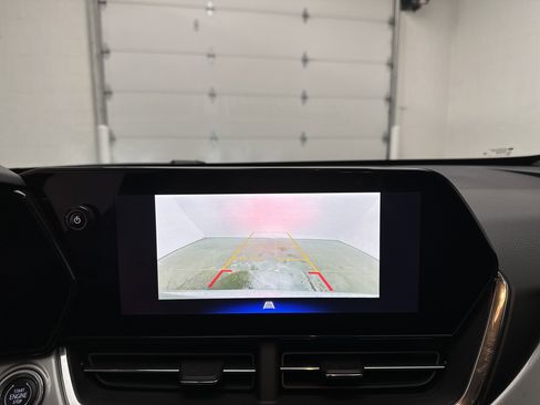 Used 2025 Chevrolet Trax LT w/ LT Convenience Package image 28