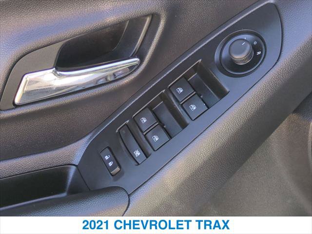 Used 2021 Chevrolet Trax LS w/ Tint and Cruise Package AWD/4WD image 13