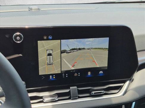 Used 2026 Chevrolet Equinox LT w/ Safety and Technology Package FWD image 13