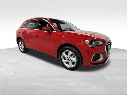 Used 2021 Audi Q3 2.0T Premium w/ Convenience Package AWD/4WD image 3
