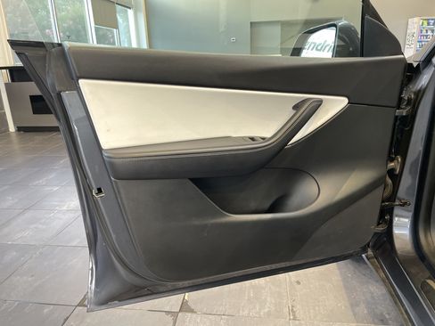 Used 2022 Tesla Model Y Long Range AWD/4WD image 15