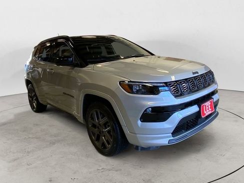 Used 2024 Jeep Compass Limited w/ High Altitude Package image 8