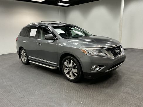 Used 2015 Nissan Pathfinder Platinum w/ Family Entertainment Package FWD image 7