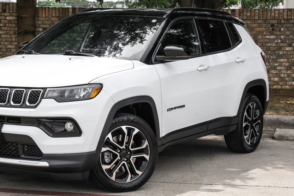 Used 2023 Jeep Compass Limited AWD/4WD image 13
