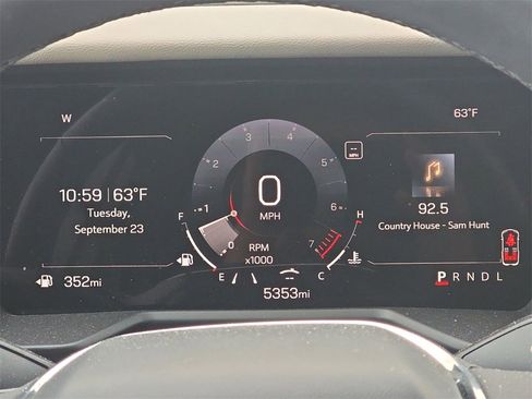 Used 2025 GMC Acadia Elevation w/ Elevation Premium Package image 12