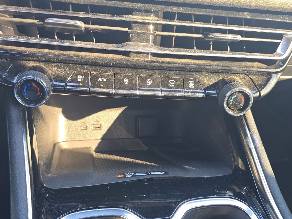 Certified 2025 Chevrolet Traverse LT FWD image 32