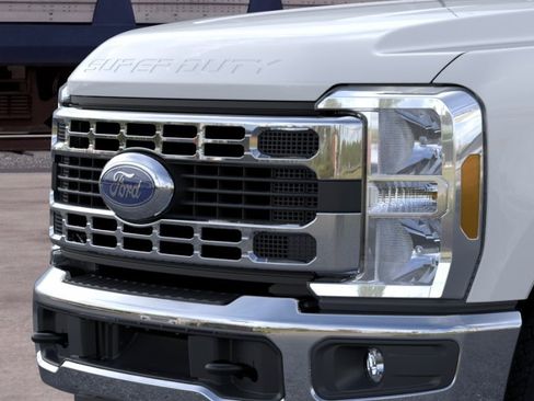 New 2026 Ford F250 XLT w/ FX4 Off-Road Package AWD/4WD image 17