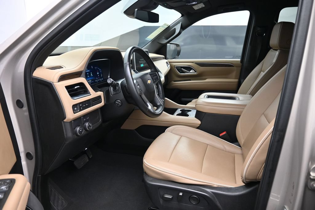 Used 2024 Chevrolet Suburban Premier RWD image 12