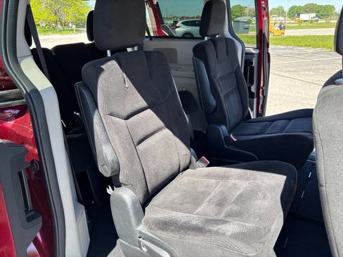 Used 2015 Dodge Grand Caravan SXT FWD image 10