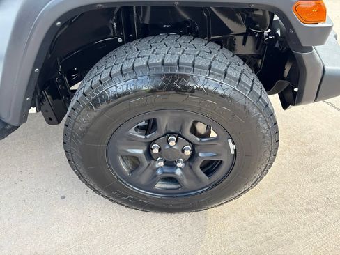 Used 2024 Jeep Wrangler Sport AWD/4WD image 12