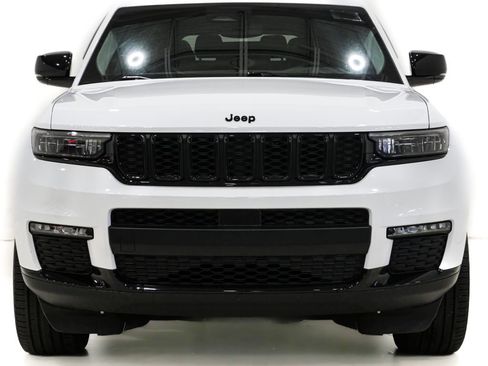 Used 2023 Jeep Grand Cherokee L Limited w/ Black Appearance Package AWD/4WD image 2