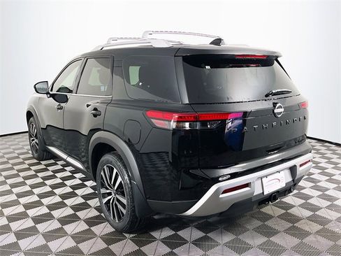New 2025 Nissan Pathfinder Platinum image 5