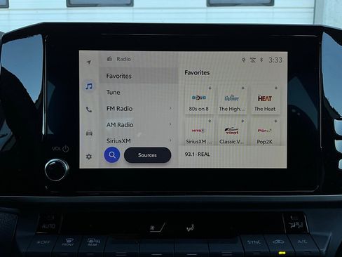 Used 2025 Toyota Camry SE image 30