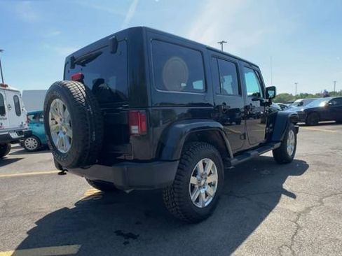 Used 2016 Jeep Wrangler Unlimited Sahara w/ Connectivity Group AWD/4WD image 8