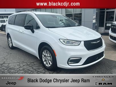 New 2026 Chrysler Pacifica Select