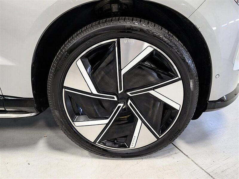 Used 2025 Volvo EX90 Ultra AWD/4WD image 12