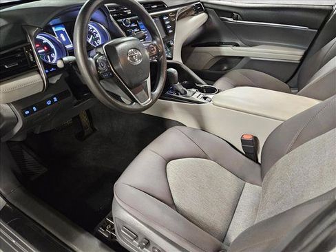 Used 2019 Toyota Camry LE image 10