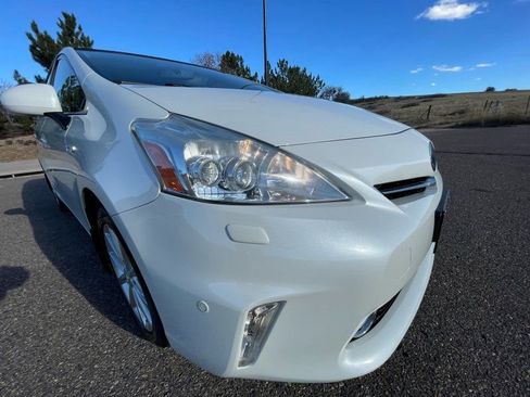 Used 2014 Toyota Prius V Five image 8