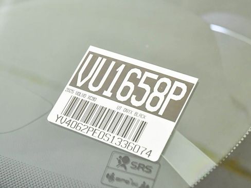 Certified 2025 Volvo XC90 B6 Plus image 33