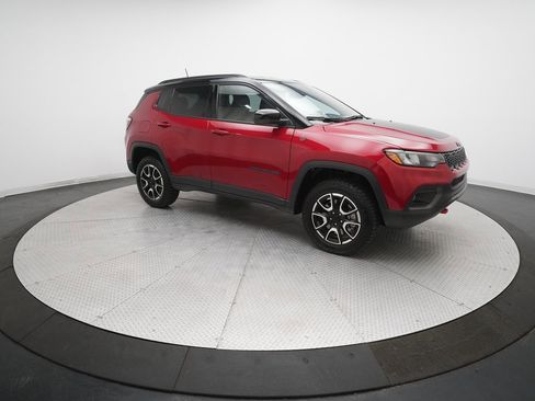 Used 2024 Jeep Compass Trailhawk w/ Trailhawk Convenience Group image 13