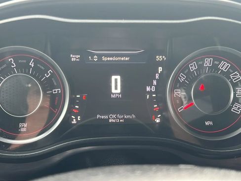 Used 2015 Dodge Challenger SXT image 23