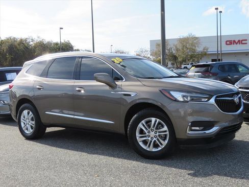 Used 2020 Buick Enclave Essence image 2