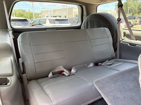 Used 2005 Ford Excursion XLS RWD image 28