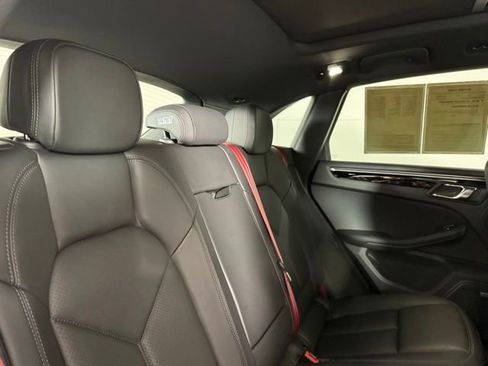 Used 2022 Porsche Macan S image 28