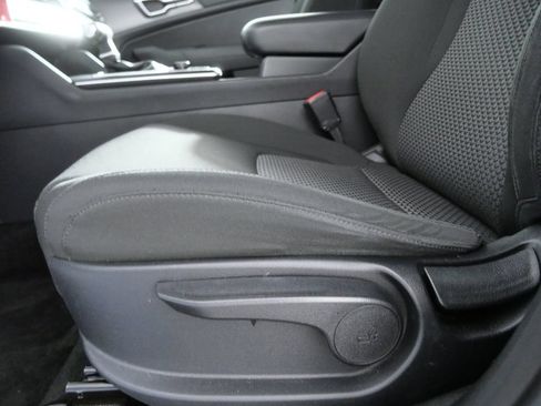 Used 2023 Kia Sportage LX AWD/4WD image 17