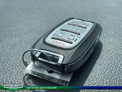 Used 2024 Chrysler Pacifica Limited w/ S Appearance Package image 26