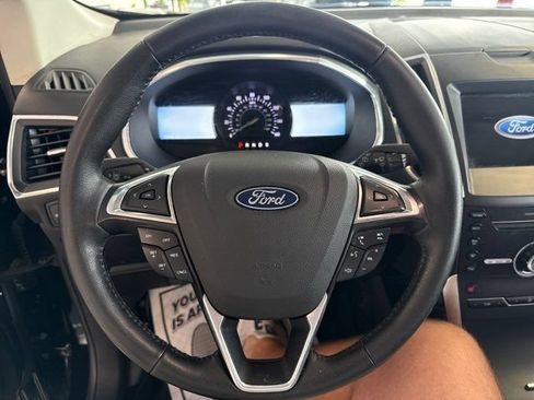 Used 2019 Ford Edge Titanium FWD image 9