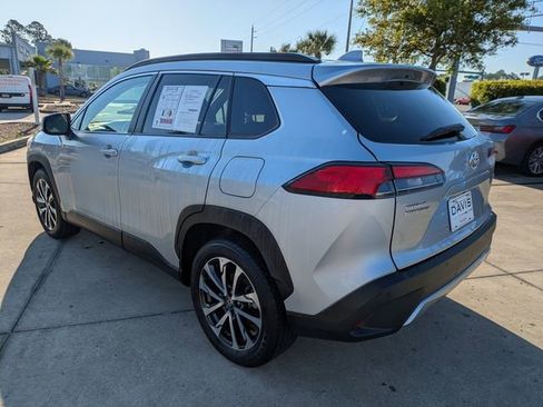 Used 2024 Toyota Corolla Cross XLE FWD image 6