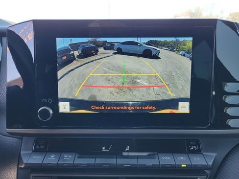 Used 2025 Toyota Camry SE image 14