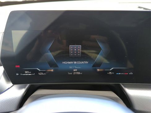 Used 2025 BMW X2 xDrive28i w/ M Sport Package image 39