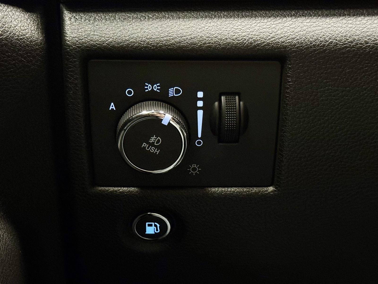 Used 2021 Jeep Grand Cherokee Limited AWD/4WD image 19