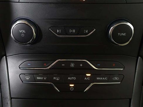 Used 2020 Ford Edge SE AWD/4WD image 45